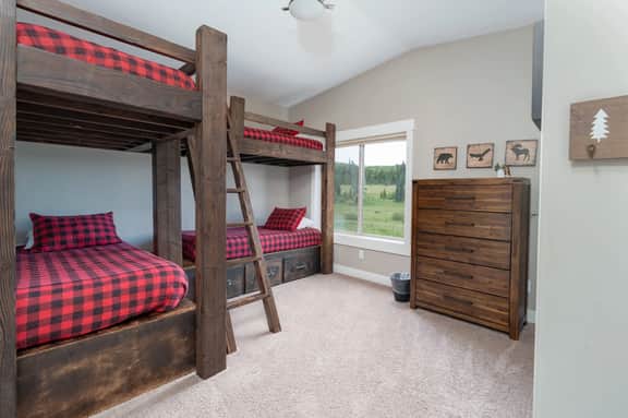 4BR Townhouse with Hot Tub, Fireplace & Views